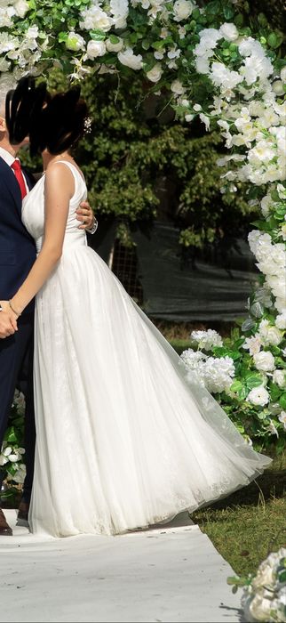 Vand Rochie de mireasa , simpla si eleganta de la o casa de moda din Suedia