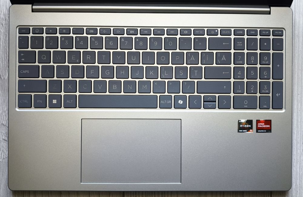 Laptop HP 15-fc00xx 15.6" FHD,/Ryzen 5 7520U/16GB RAM/512GB SSD, AMD Radeon Graphics, W11, Argintiu