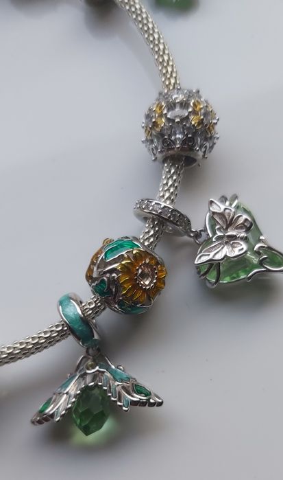 Brățară cu accesorii din argint