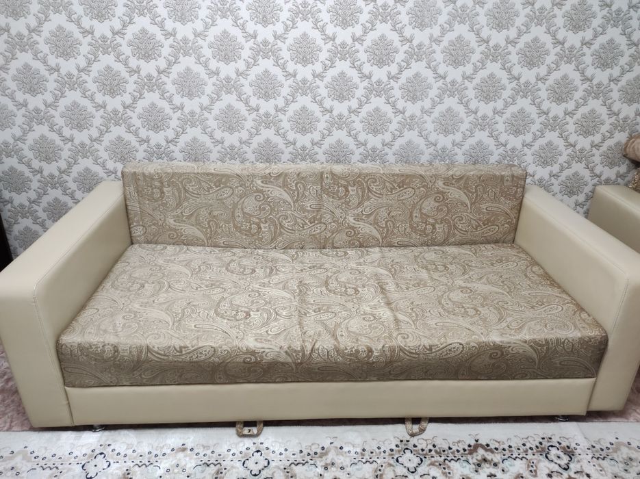 Продам диван с креслом в отличном состоянии.