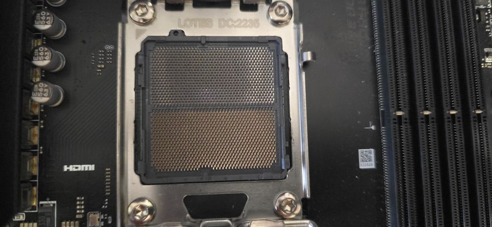 Дънна платка MSI B650 Tomahawk AMD AM5, Wi-Fi