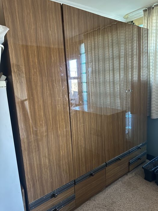 Шкаф плательный, 4-х секционный!