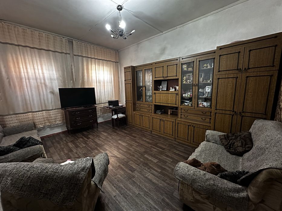 Продаётся 3-комнатная квартира в частном доме