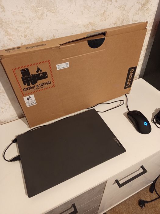 Ноутбук Lenovo idea pad v15