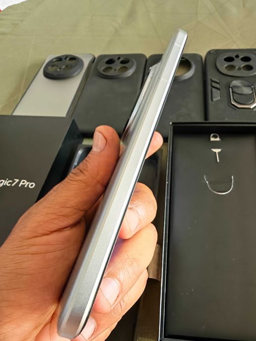 Honor magic 7 pro/12-512/,отличен, комплект, възможен бартер.