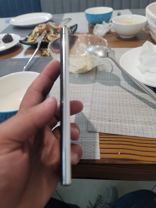 Samsung not 10 juda tiniq xolatda