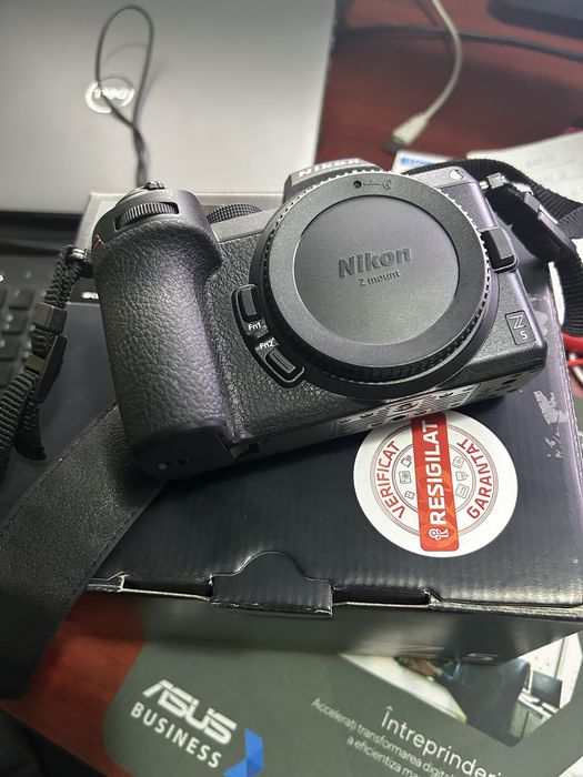 Nikon z5 full frame Z  impecabil