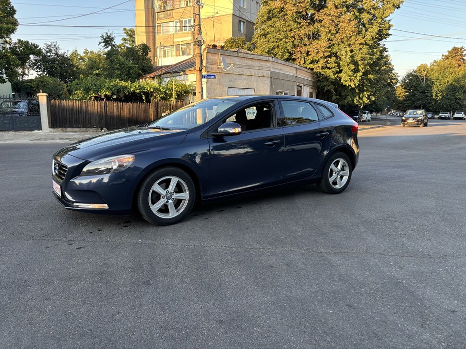 Volvo v40 Euro 5 / 1,6/ numere rosii valbile  /Camera /Navi/led / carte service /
