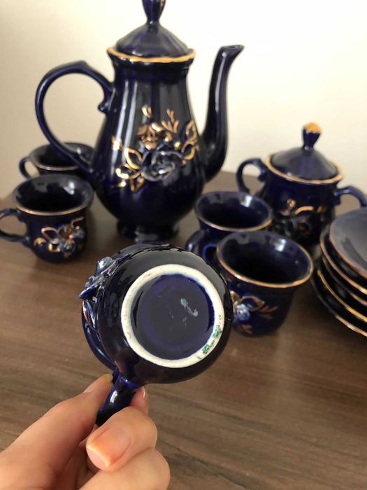 Ceainic din porțelan vechi, lucrat manual / farfurii cobalt