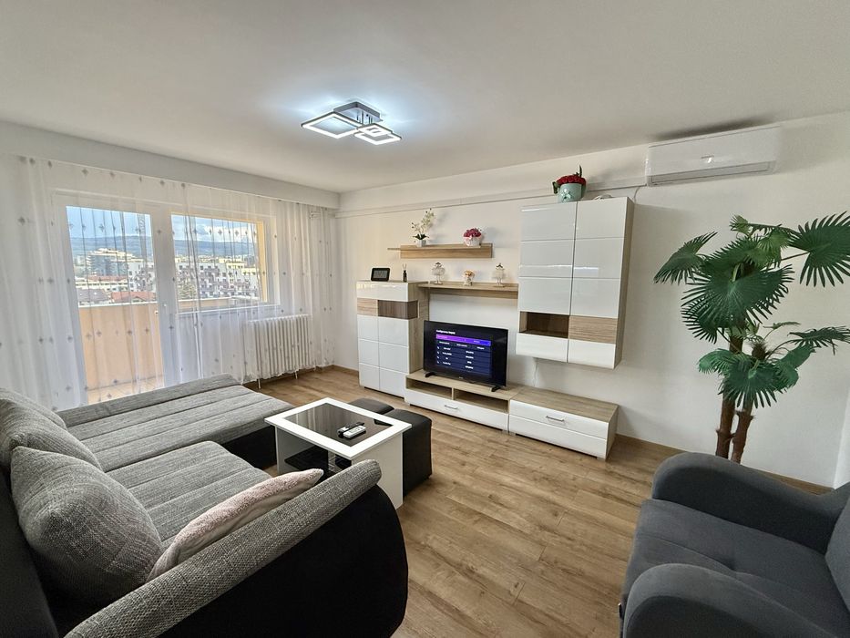 Inchiriez Apartament 4 camere 80 m2 str Aurel Vlaicu nr 38 bl v8 sc 2