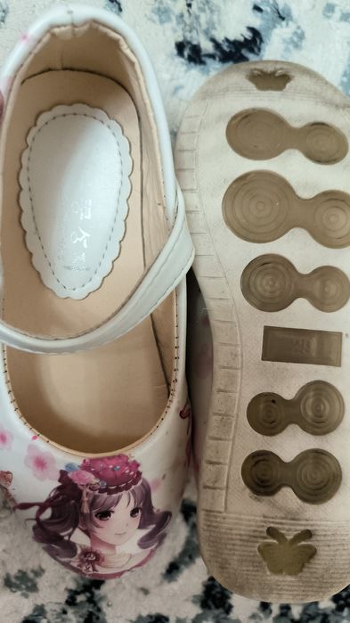 Продается обувь на девочку