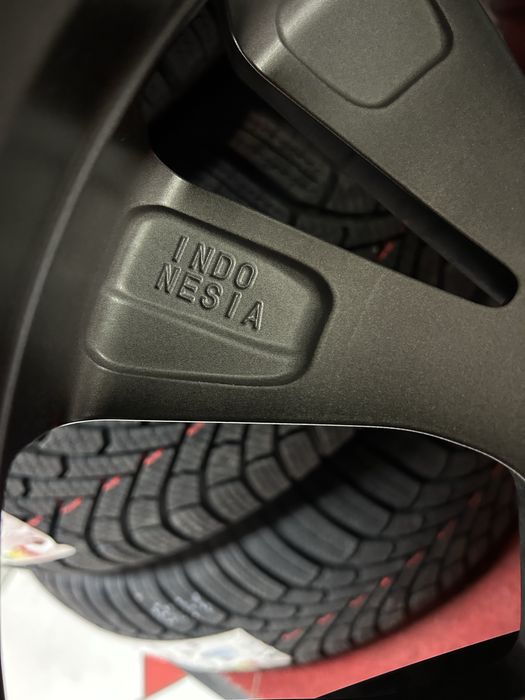 18 цола оригинални Нови Джанти с Зимни Гуми 225/60/18 Toyota Rav.4