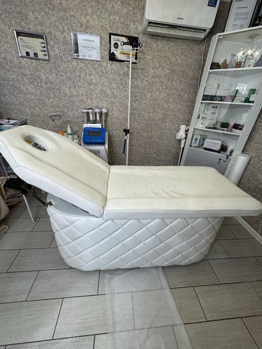 Продам кушетку б/у.