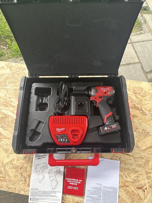 Vind IMPACT DRIVER1/4”  6mm hex M12 complet la cutie