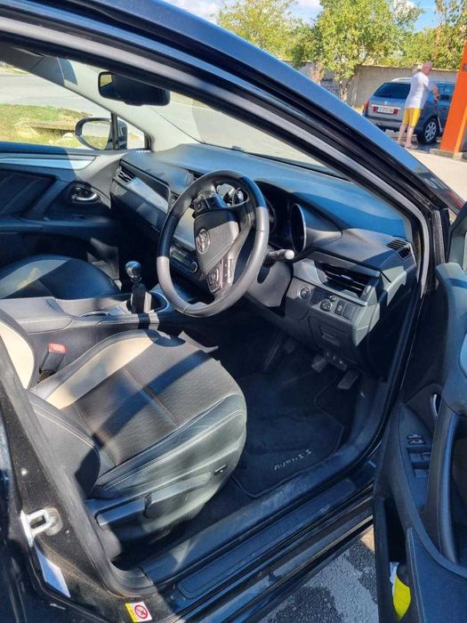 Продавам Toyota Avensis