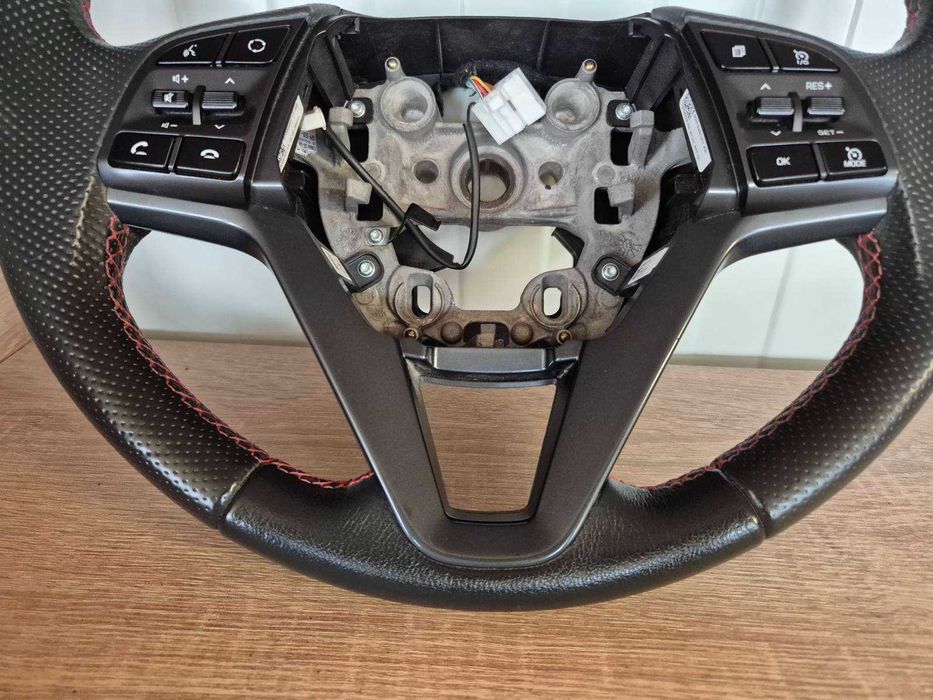 Продавам много запазен кожен волан за Hyundai Tucson от 2015 до 2020