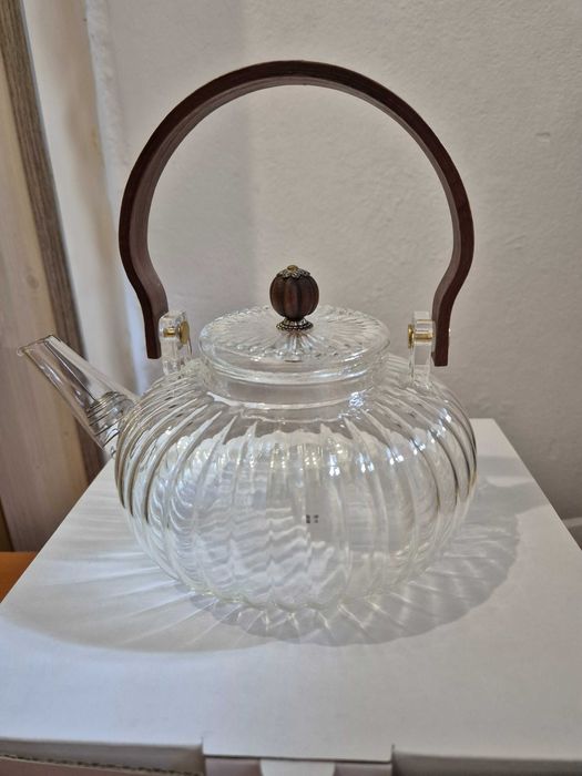 Ceainic nou English Home