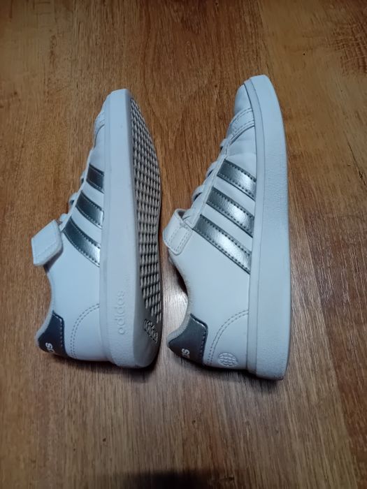 Adidas număr 30 stare foarte bună.