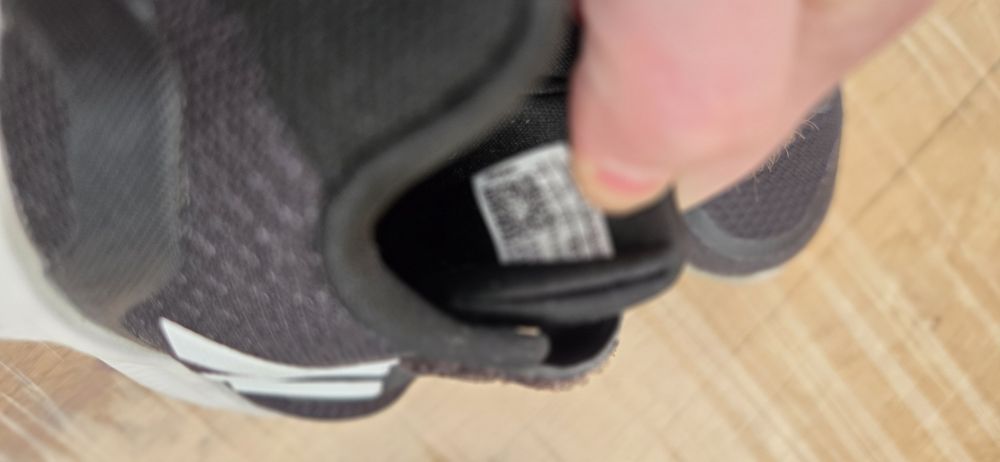 Adidași nr.23 și sandale nr.24