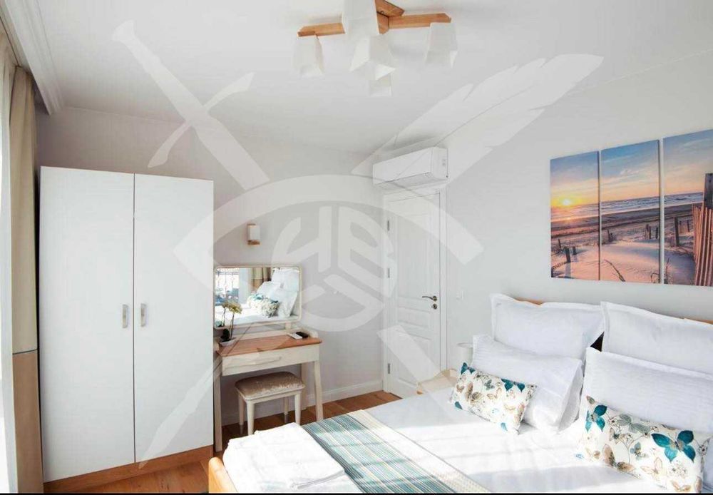 Дава се под наем Тристаен апартамент в Варна, Център - 80 кв.м за 1500 € - Снимка #2