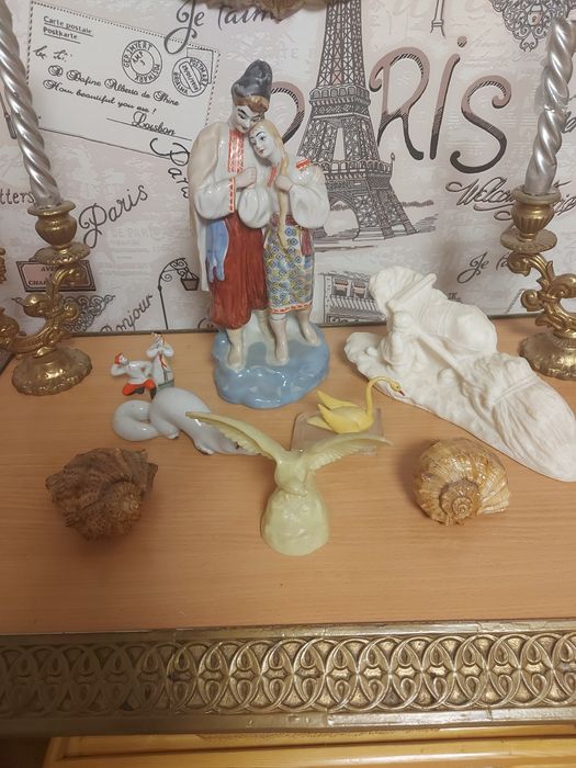 Продам фарфоровые статуэтки