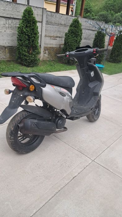Vând scuter 2t 80cc