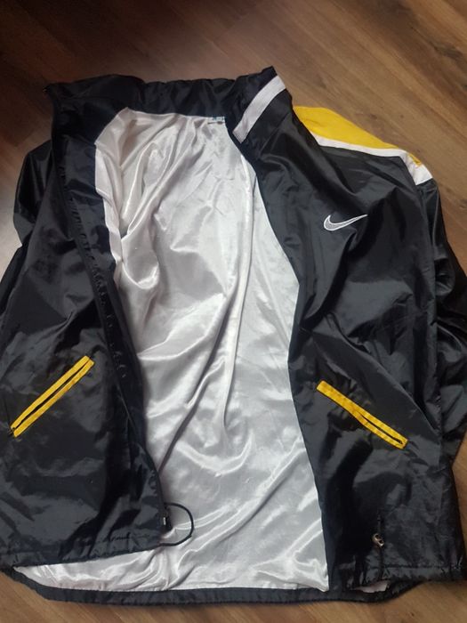 Оригинална ветровка на марка Nike