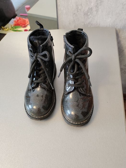 Продам демисезонные ботинки на девочку