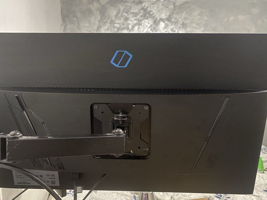 Vand monitor samsung Odysey G3 144hz cu tot cu brat dublu