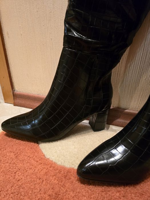 Дамски ботуши с дебел ток