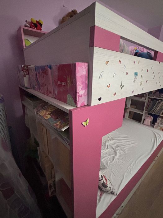 Двуетажно момичешко легло