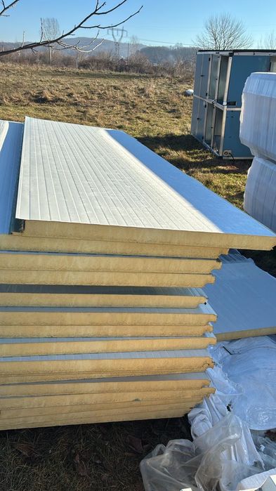 Tablă nouă și rebut( recuperată de pe panourile sandwich.)