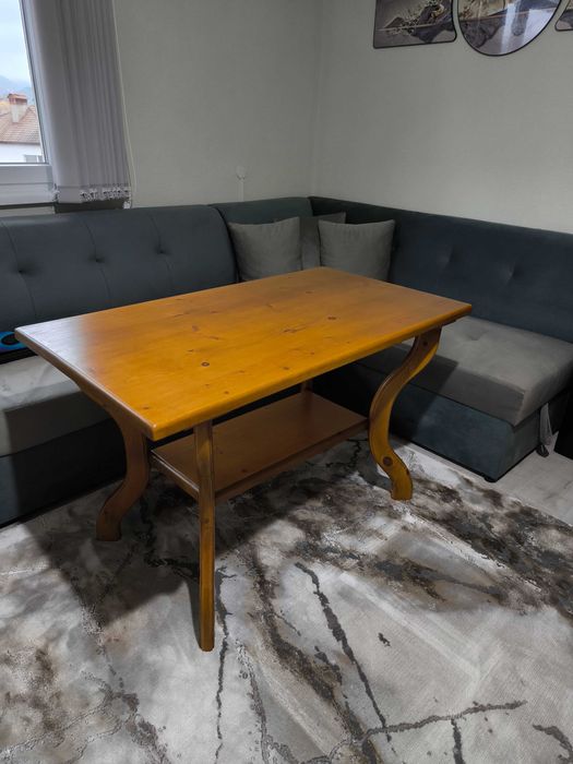 Трапезна и холна маса