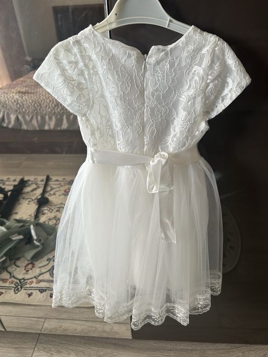 Платье нарядное на девочку 3-4 года