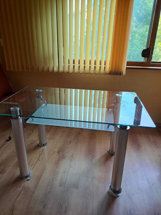Трапезна маса стъклена