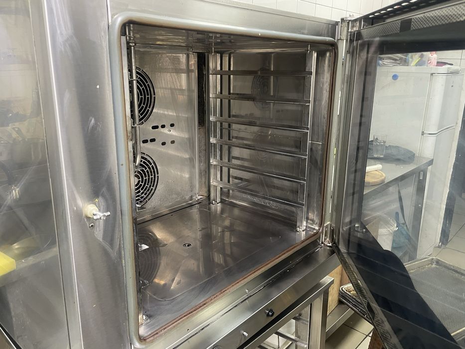 Пароконвектомат.