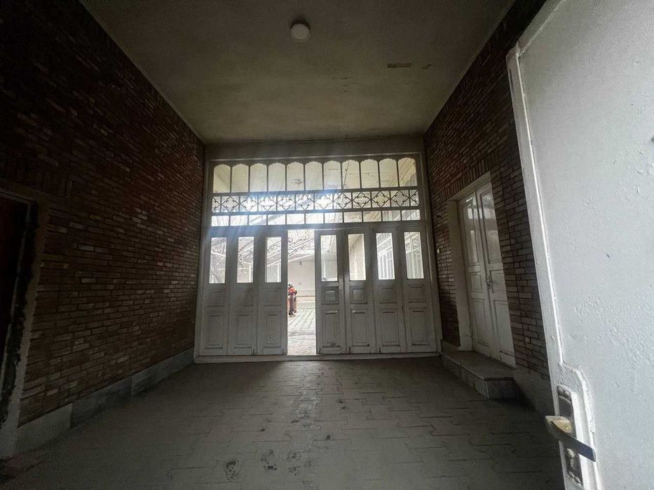 Янги бозор худудида жойлашган 11 сотик ховли сотувда