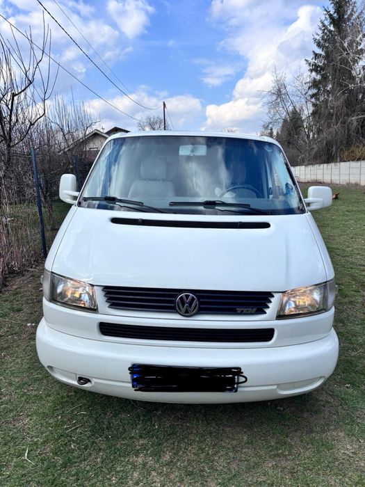VOLKSWAGEN Caravelle