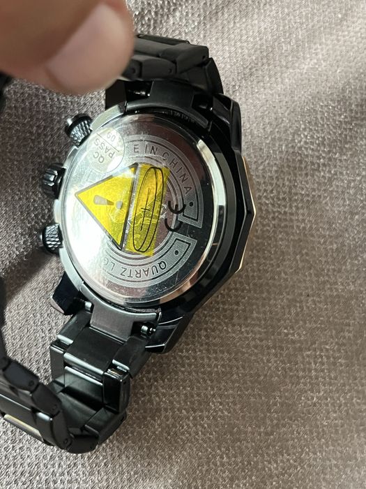 Нов стилен часовник