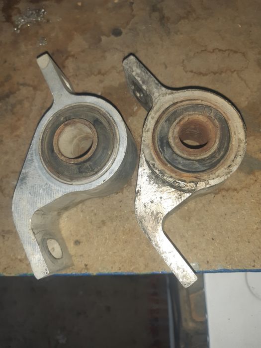 Сайлентблоки на субару продам