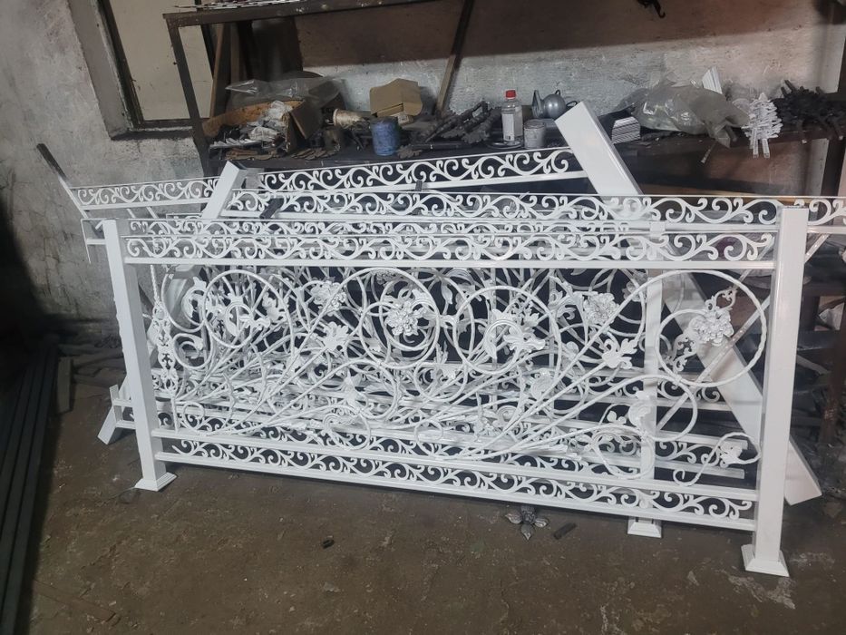 Lucrări la comanda din fier forjat