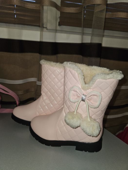 Два чифта детски ботуши нови