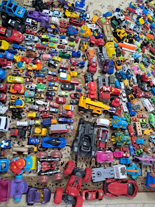 Машинки разные продам.