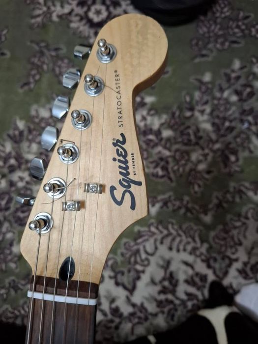 Электрогитара Squier bullet stratocaster HHS