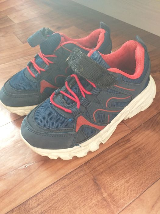 Кросовки на мальчика состояние идеальное