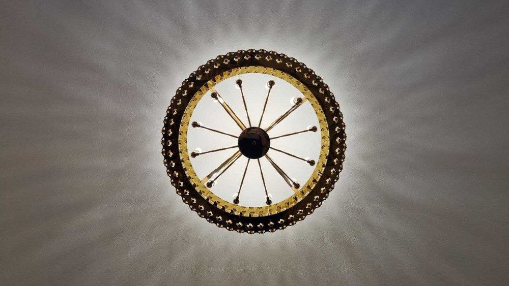 Продается люстра сотилади