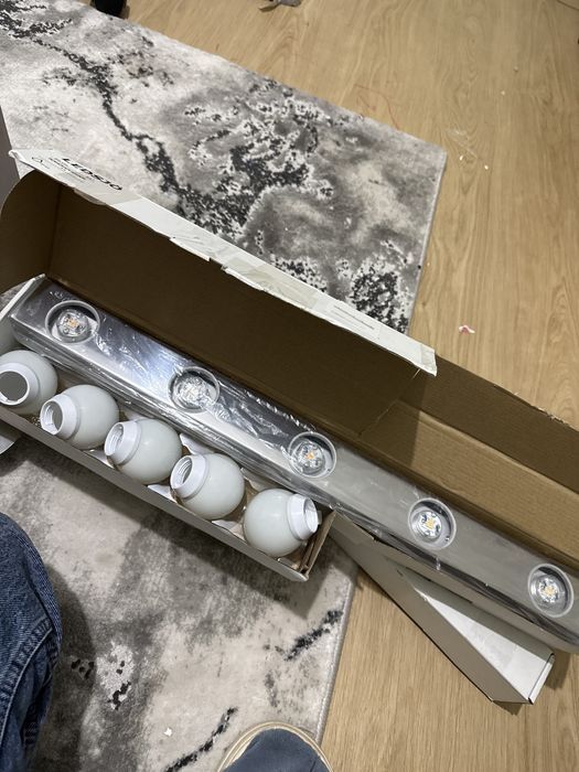 Lampa de perete cu lumini bulb