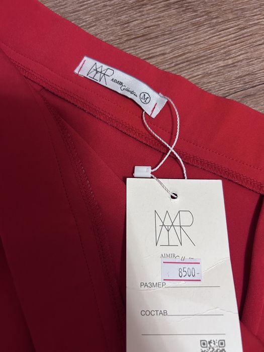 Продам красную юбку новая……….