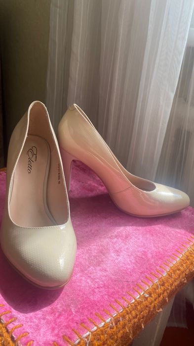 Бежевые туфли Eletta