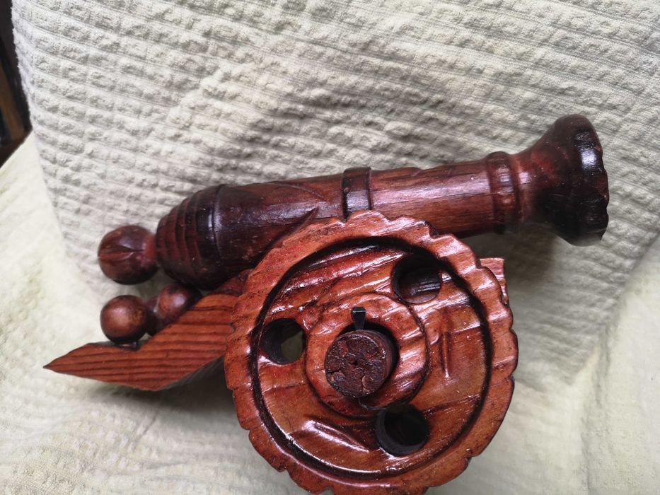 sculptura lemn , piesa strunjita, tun de lemn